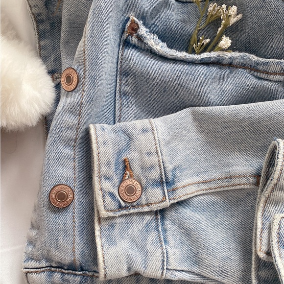 Forever 21 jean jacket - Picture 3 of 14